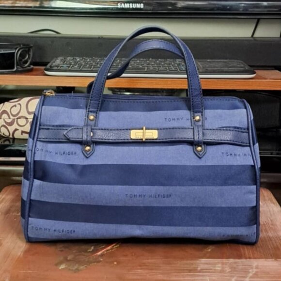Tommy Hilfiger Bag Used like New - Picture 1 of 4